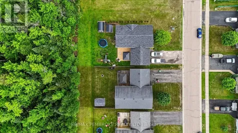 61 Oak Avenue Petawawa ON K8H 0B5