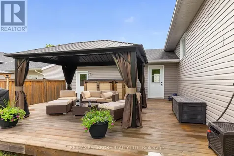 61 Oak Avenue Petawawa ON K8H 0B5
