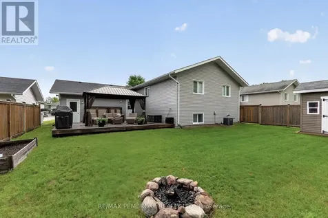 61 Oak Avenue Petawawa ON K8H 0B5