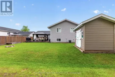 61 Oak Avenue Petawawa ON K8H 0B5