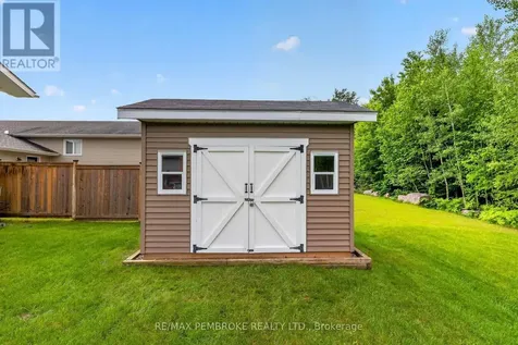 61 Oak Avenue Petawawa ON K8H 0B5