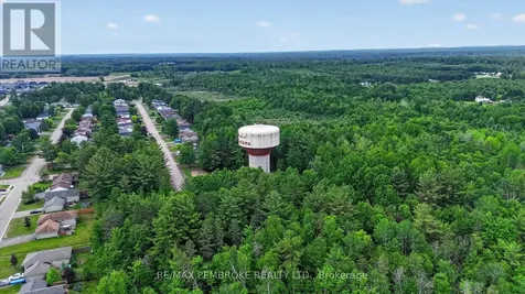 61 Oak Avenue Petawawa ON K8H 0B5