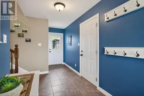 61 Oak Avenue Petawawa ON K8H 0B5