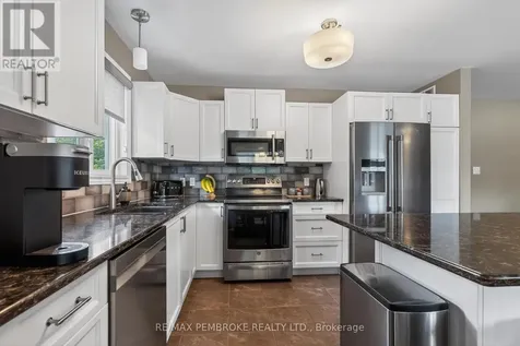 61 Oak Avenue Petawawa ON K8H 0B5