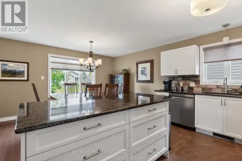 61 Oak Avenue Petawawa ON K8H 0B5