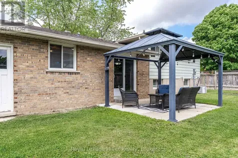 9 Simpson Court Stratford ON N5A 6Y3