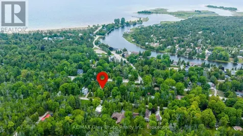 8 Toronto Avenue South Bruce Peninsula ON N0H 2G0