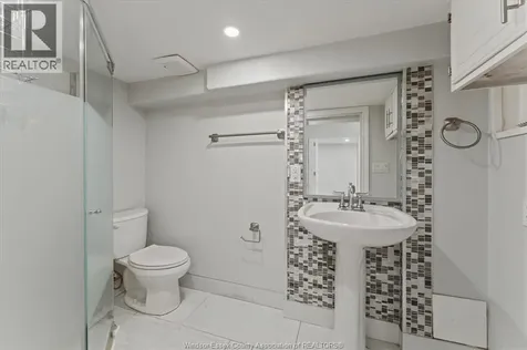 972 Wellington Avenue Windsor ON N9A 5J8