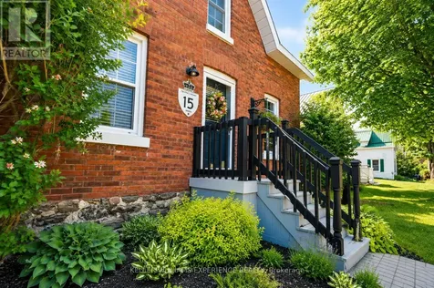 15 Leonard Avenue Penetanguishene ON L9M 1E3