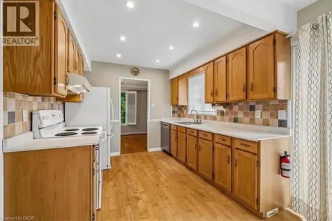 668 Bridle Burlington ON L7L 4E1