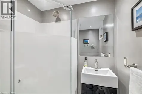 668 Bridle Burlington ON L7L 4E1
