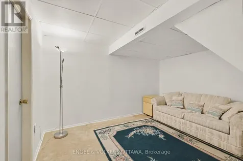 1113 Field Street Ottawa ON K2C 2P6