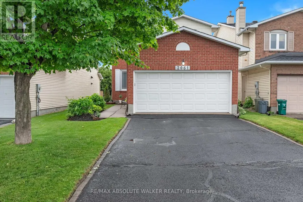 2061 Legrand Crescent Ottawa ON K1E 3R1