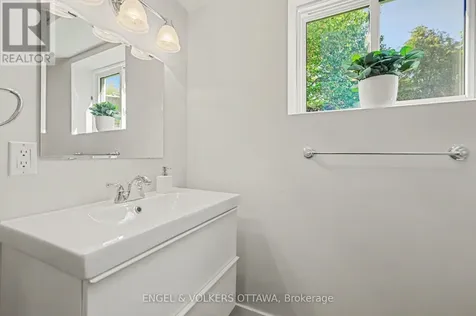 1299 Alloway Crescent Ottawa ON K1K 3Y9