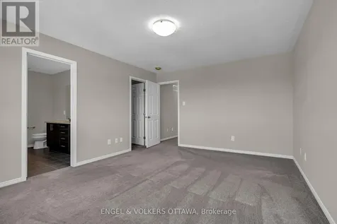40 Tapadero Avenue Ottawa ON K2V 0E2