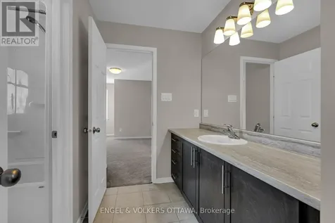 40 Tapadero Avenue Ottawa ON K2V 0E2