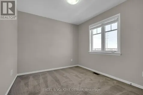 40 Tapadero Avenue Ottawa ON K2V 0E2