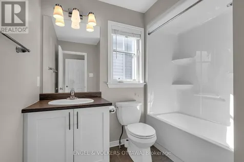 40 Tapadero Avenue Ottawa ON K2V 0E2