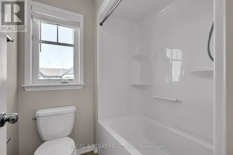 40 Tapadero Avenue Ottawa ON K2V 0E2