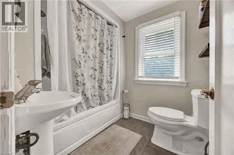 45 Glendale Road Kitchener ON N2H 2Z7