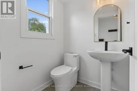 660 Hochelaga Street Ottawa ON K1K 2E9