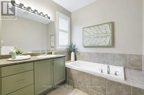 556 Dalewood Crescent Ottawa ON K2S 0L3