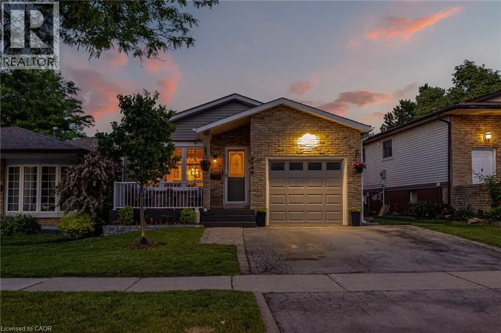 2348 Malcolm Crescent Burlington ON L7P 4H4