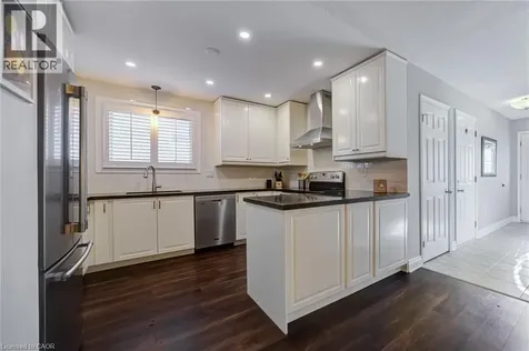 2348 Malcolm Crescent Burlington ON L7P 4H4