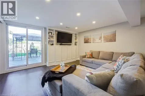 2348 Malcolm Crescent Burlington ON L7P 4H4