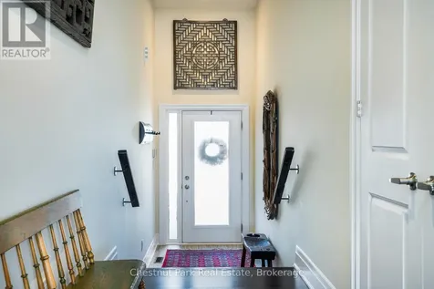 31 Emerson Mews Collingwood ON L9Y 2X4