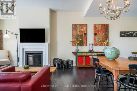 31 Emerson Mews Collingwood ON L9Y 2X4