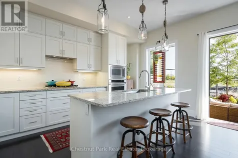 31 Emerson Mews Collingwood ON L9Y 2X4