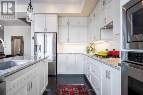 31 Emerson Mews Collingwood ON L9Y 2X4
