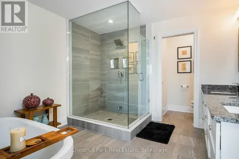 31 Emerson Mews Collingwood ON L9Y 2X4