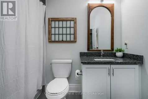 31 Emerson Mews Collingwood ON L9Y 2X4
