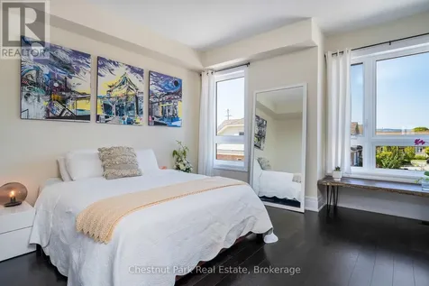 31 Emerson Mews Collingwood ON L9Y 2X4