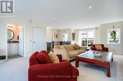 31 Emerson Mews Collingwood ON L9Y 2X4