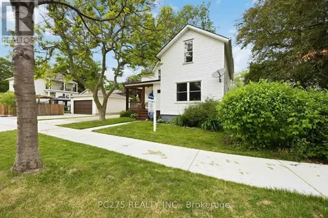 112 Essex Street Sarnia ON N7T 4R7