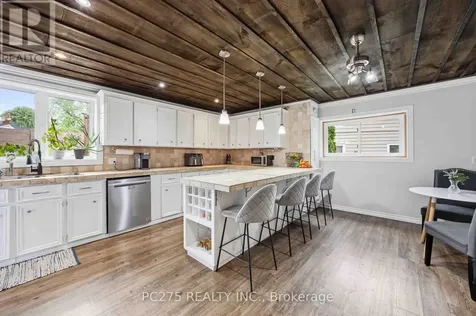 112 Essex Street Sarnia ON N7T 4R7