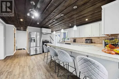 112 Essex Street Sarnia ON N7T 4R7