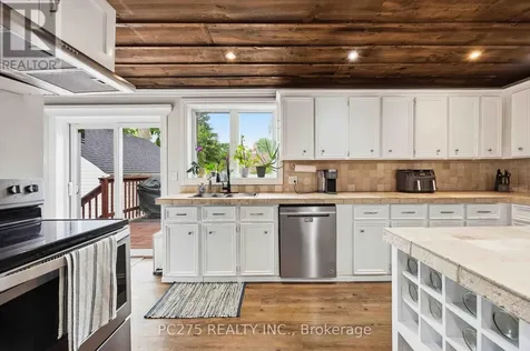 112 Essex Street Sarnia ON N7T 4R7