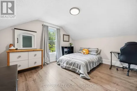 112 Essex Street Sarnia ON N7T 4R7