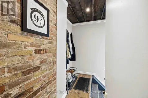 112 Essex Street Sarnia ON N7T 4R7