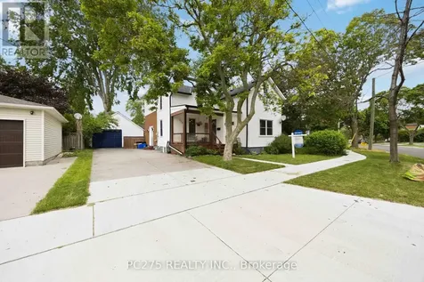 112 Essex Street Sarnia ON N7T 4R7