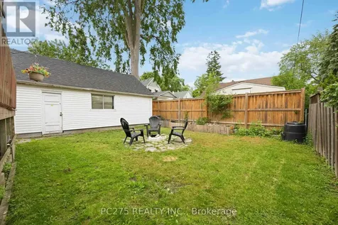 112 Essex Street Sarnia ON N7T 4R7