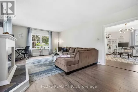 112 Essex Street Sarnia ON N7T 4R7