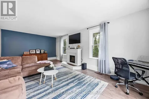 112 Essex Street Sarnia ON N7T 4R7
