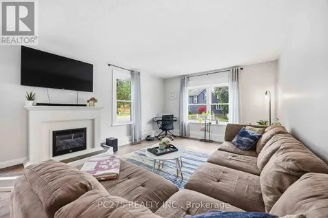 112 Essex Street Sarnia ON N7T 4R7