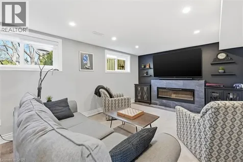 3299 Spruce Avenue Burlington ON L7N 1J5