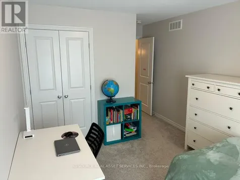 303 Kanashtage Terrace Ottawa ON K4A 5K1